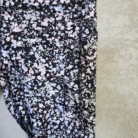 Lululemon Capri Floral mesh back and pockets size 10 - Picture 2 of 6